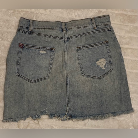 Pre loved jean mini skirt by BDG size medium - Picture 2 of 3